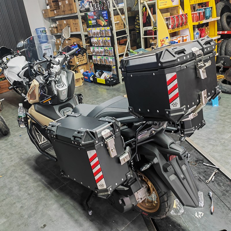 适用宗申赛科龙RT2铝合金边箱尾箱SR250T改装边箱支架旅行箱配件