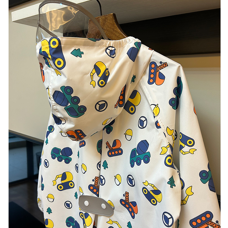 2023新日系卡通轻薄速s干小学生雨衣幼儿园防水两件式长版拉炼雨