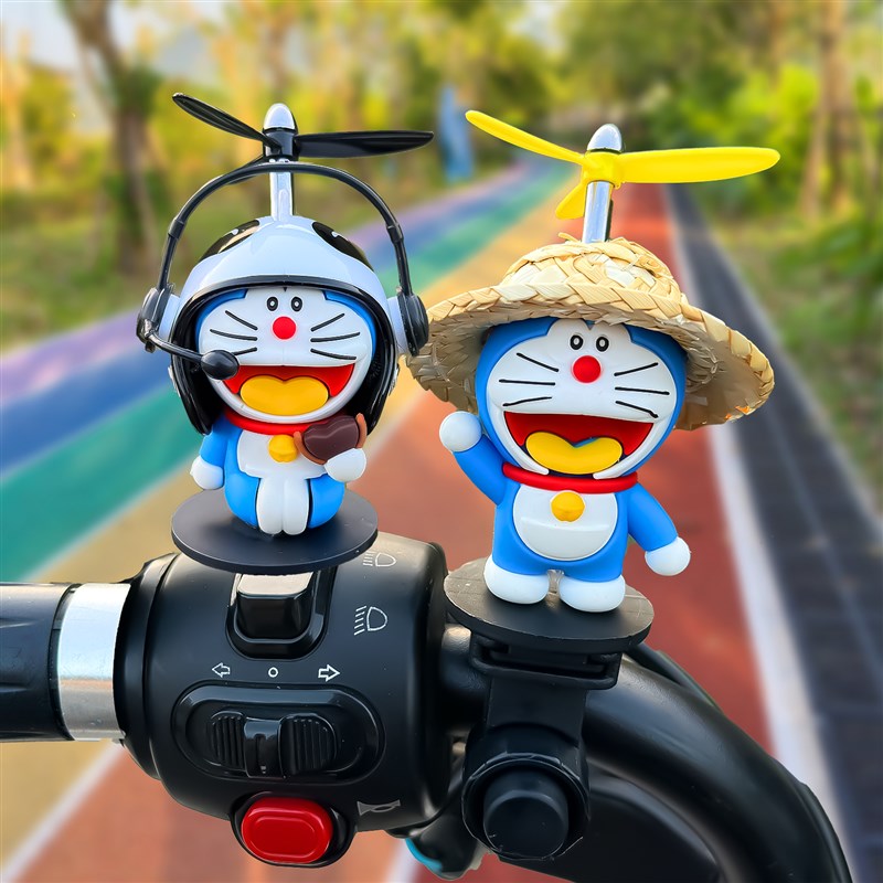 草帽机器猫电动车装饰品自行B车摩托汽车载摆件头盔竹蜻蜓