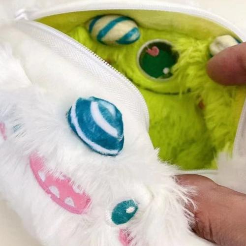 迪士草莓熊三眼仔两面大容量小怪兽可爱学生双面毛绒文具袋铅笔袋