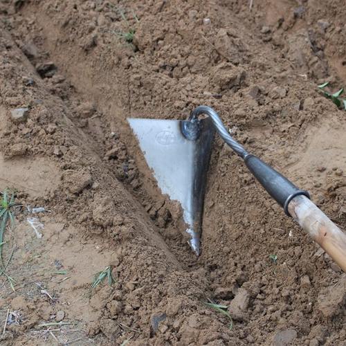 开沟机小型农用人工家用翻地松土开沟神器手拉犁锄草锄地开荒工具