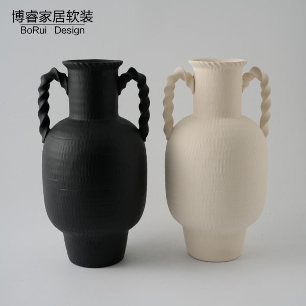 新中式家居装饰品黑色素白色双耳陶瓷大花瓶摆件客厅插花复古花器