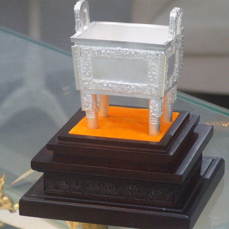 锌合金压铸铅锡合金浇铸纯铜腊铸金属工艺礼品青T古铜三脚圆鼎摆