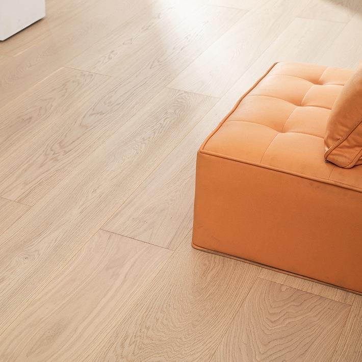 欧橡三层实木奶白网红色地板环保E0级工厂直销