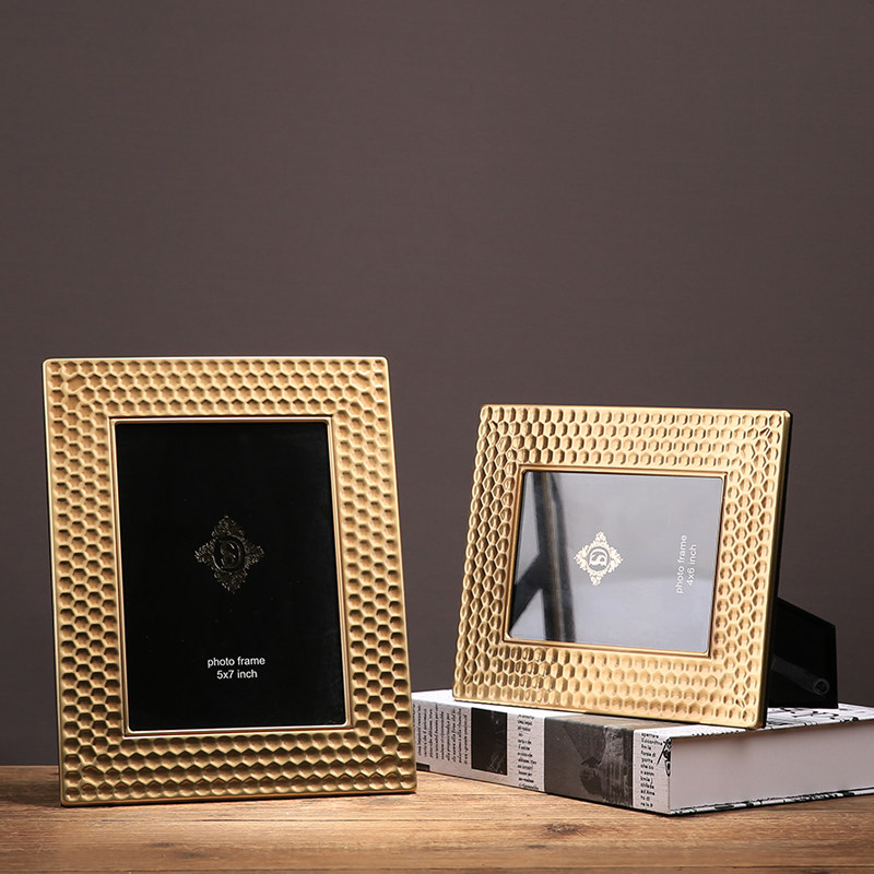 美式欧式蜂巢相框摆台6寸7寸黄铜凹点金属摆件样板房卧室轻奢装饰