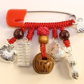 宝宝新款 银饰新生儿童压惊防手工桃篮针箍花生平安锁安全别针挂件