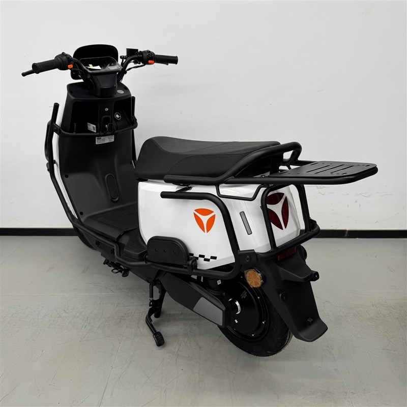 适用雅迪g26护杠G26-H/G26-M护杠保险杠加厚改装外卖尾架货架配件