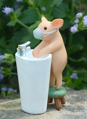 可爱马桶小猪摆件看书玩手机卡通公仔桌面装饰汽车载男女生日礼物