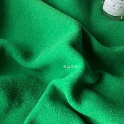 双面羊毛显白油绿色 双层可剥高含毛加厚毛料面料大衣长袄布料