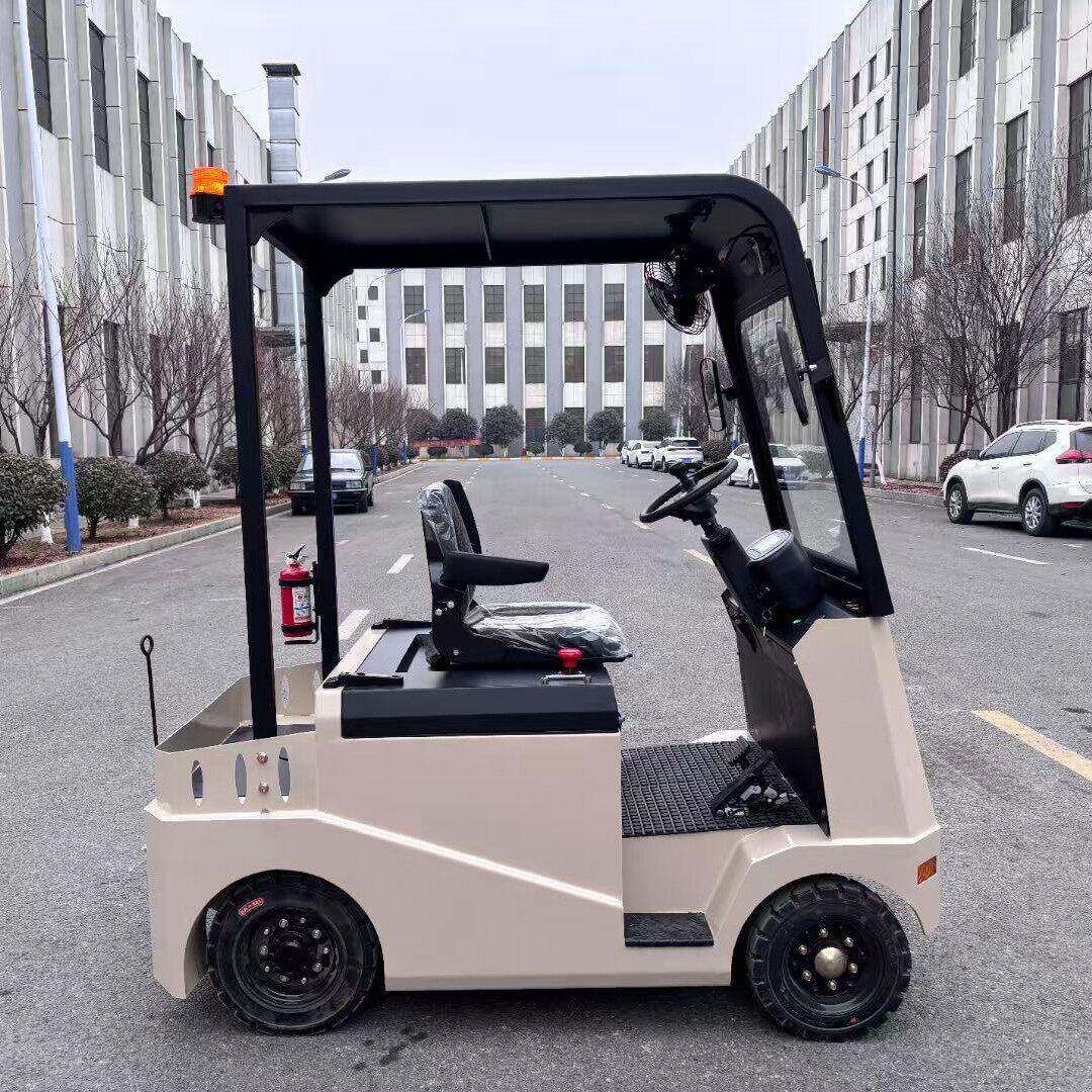 座驾式全电动牵引车机场工厂拖车头转运拉货物周转平板挂车牵引头