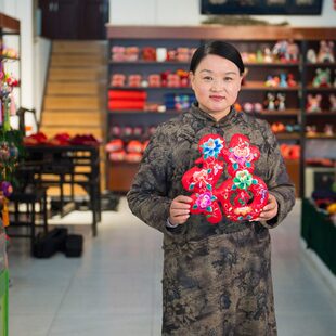 庆阳蘭芳香包刘兰芳富贵花开中国风纯手工绣制新年贺岁礼品非遗