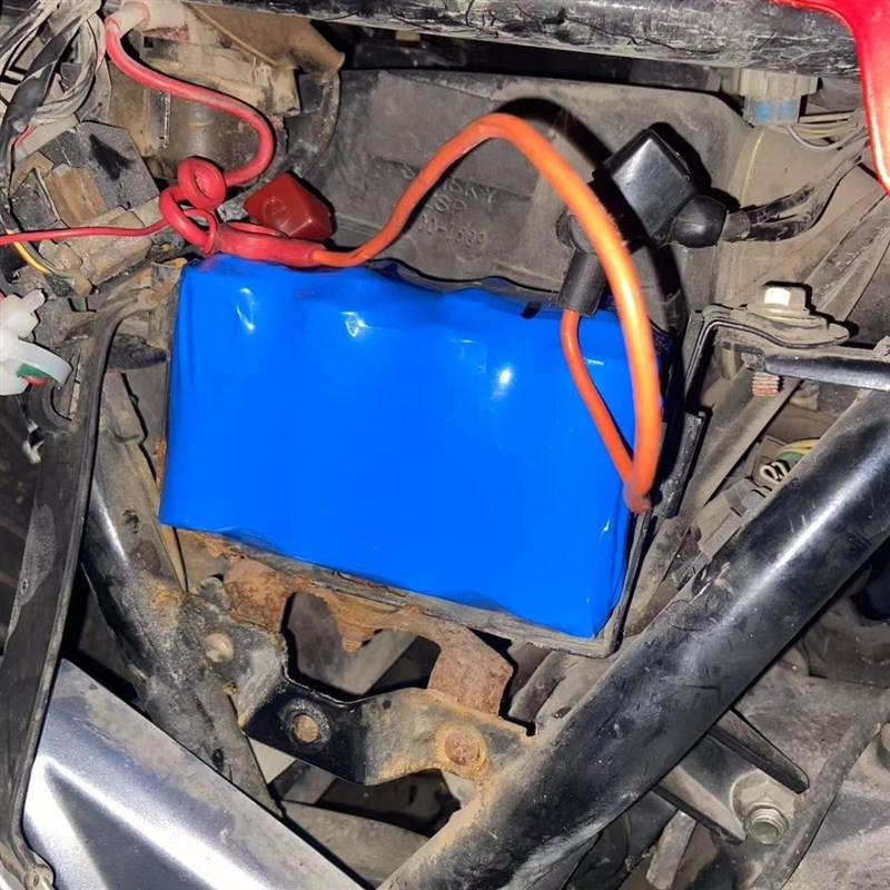 摩托车电瓶12V21A通用锂电池启动免维护踏板弯梁跨骑街车增容改装