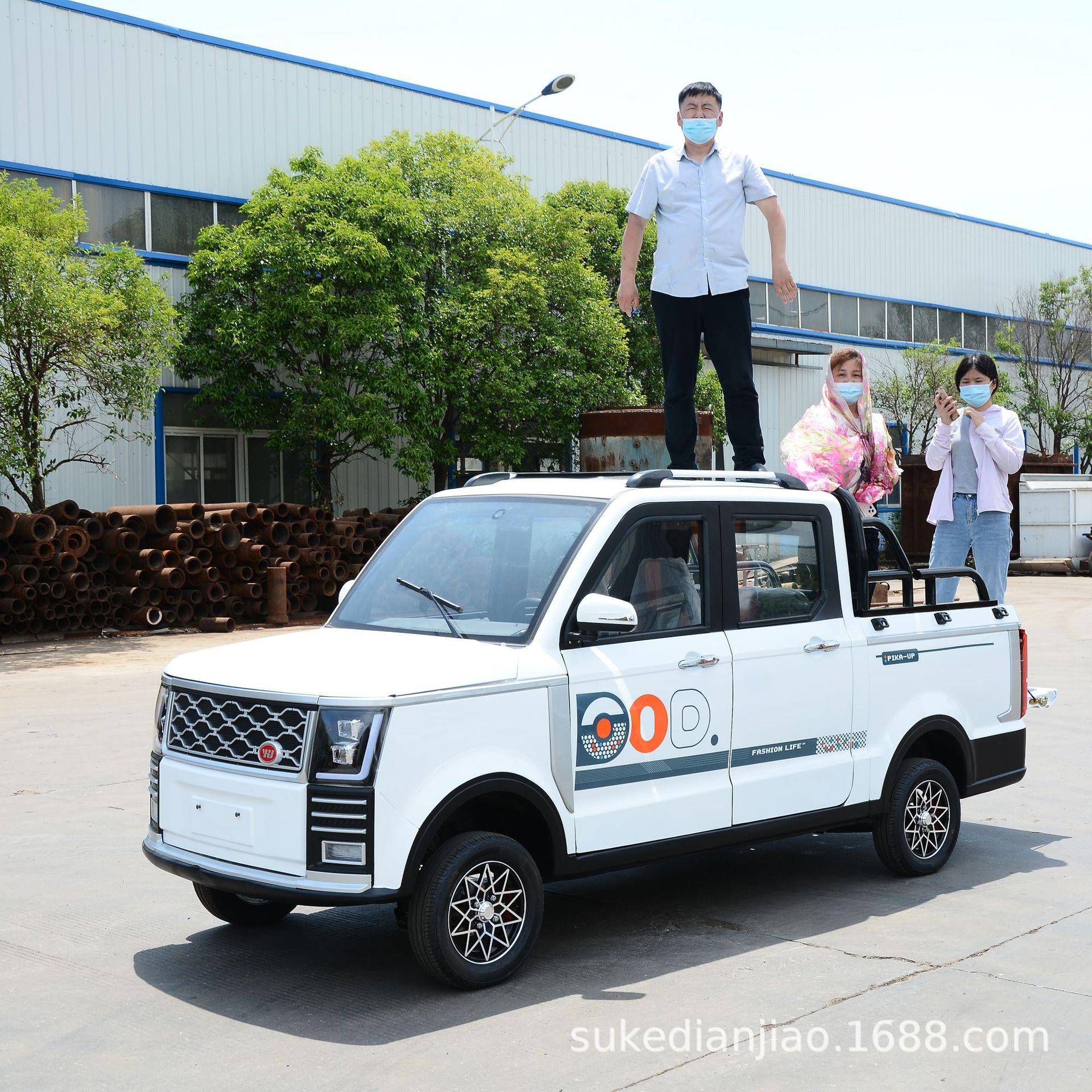 电动皮卡车油电两用新能源四轮电动皮卡车双排载人拉货两用电动车