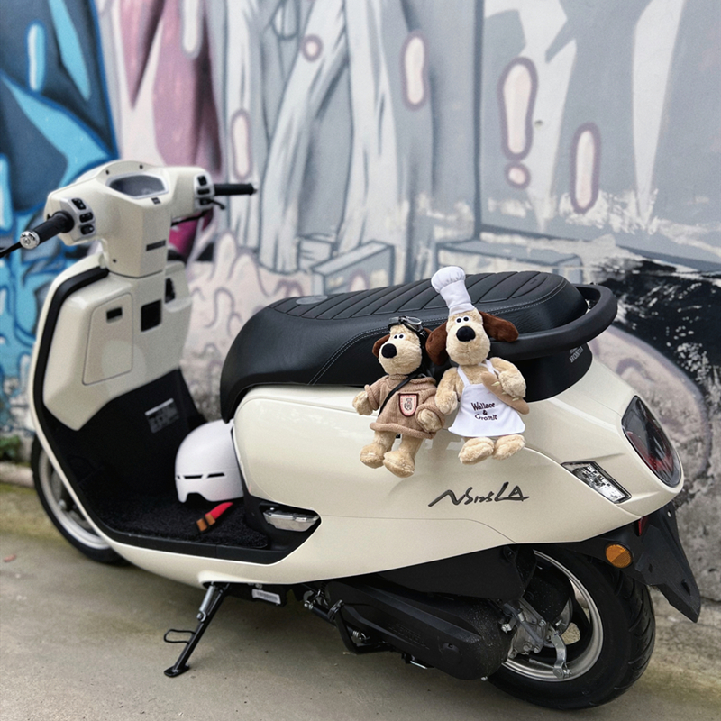 S125LA机车改装件踏板掌门狗玩偶L挂件通用装饰品创意可爱