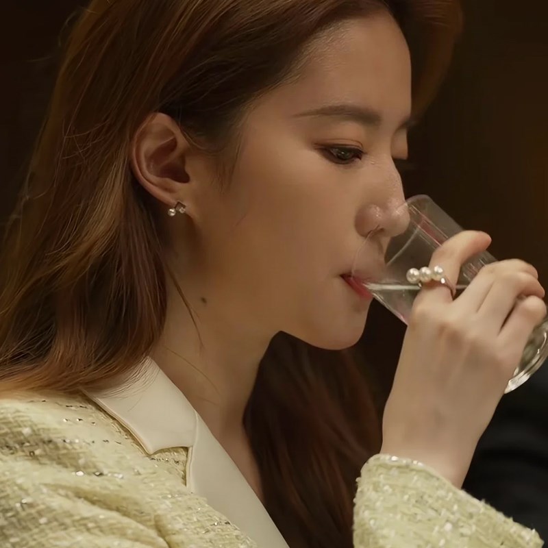 玫瑰的故事黄亦玫刘亦菲三颗z珍珠戒指优雅气质平衡木指环戒圈