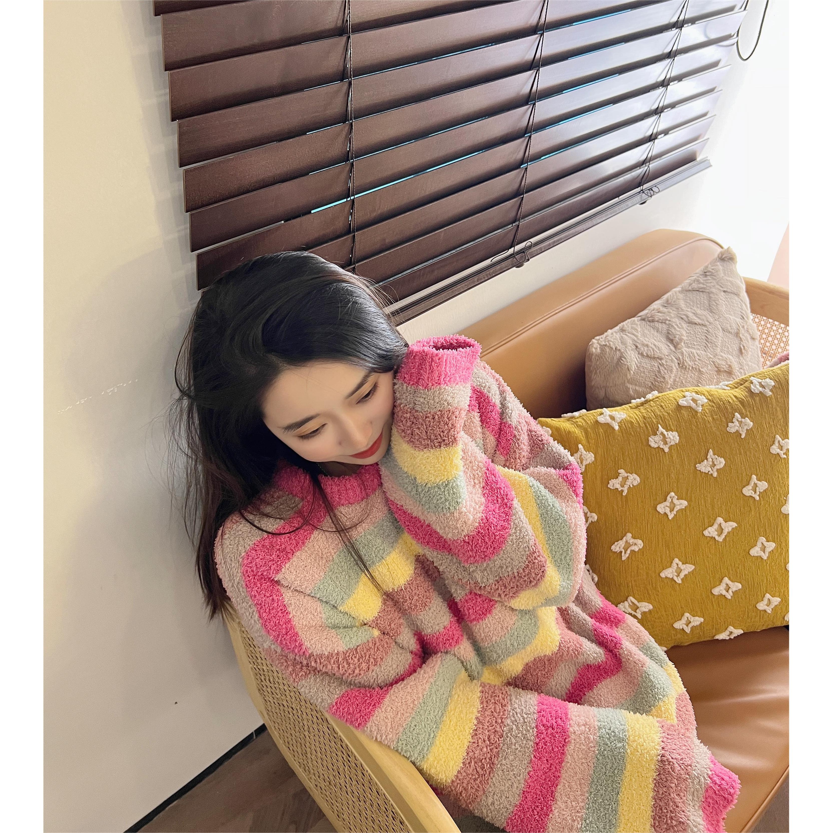 彩虹条纹睡衣冬季女软绵绵甜美圆领加厚珊瑚绒家居服套装可外穿