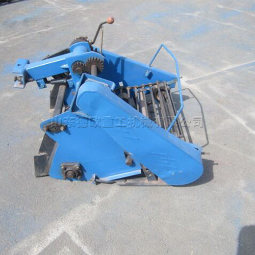 土豆多功能收割机 花生振动筛选收获机 四轮自动红薯拔秧摘果机