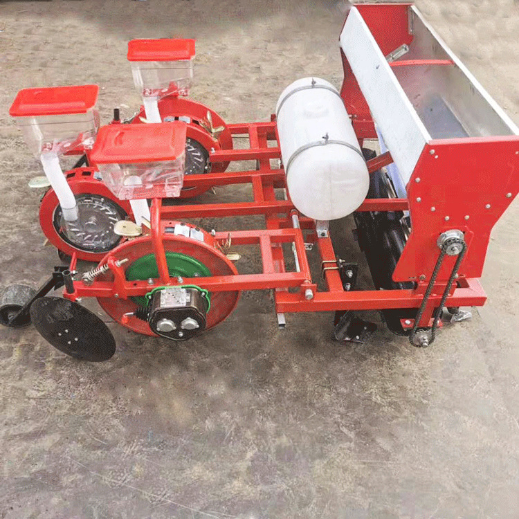 菏泽秋葵播种机膜上打孔玉米播种机谷子播种机免抠膜苞米播种机