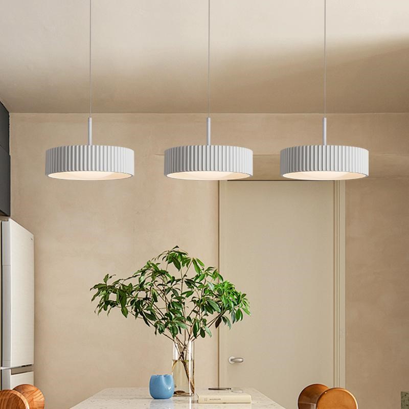 现代简约餐厅吊灯北欧高级感奶白客厅灯床头过道茶室商铺吧台灯具