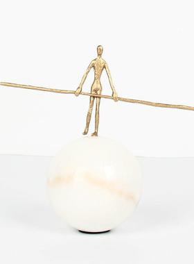 现代简约螺旋烛台大理石人物摆件卧室客厅玄关书报架软装工艺饰品