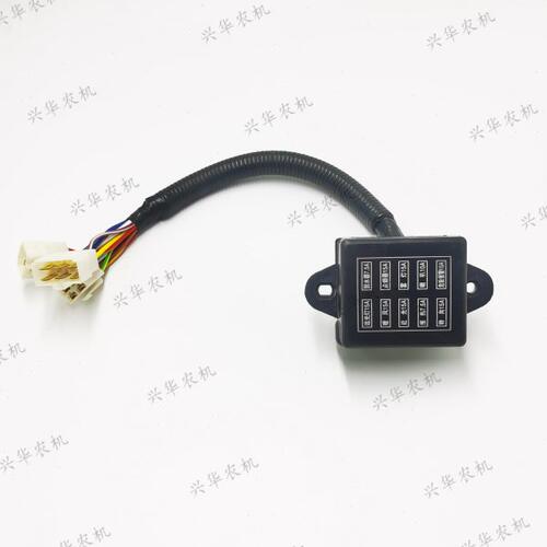 迪尔824/5-拖拉机配件中央电器盒保险盒4/4/6插头电器盒保险盒