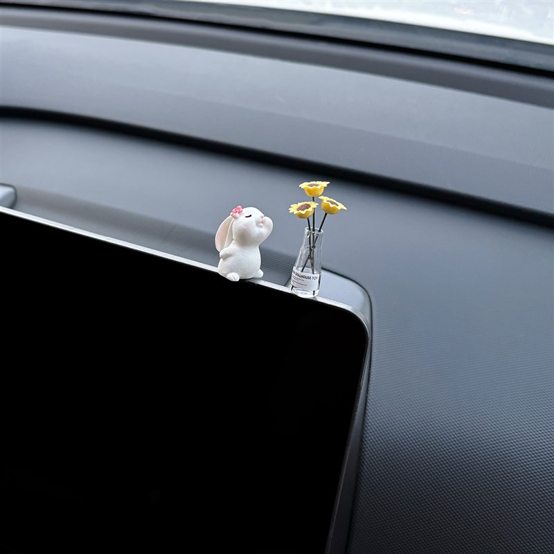可爱迷你b向日癸汽车中控台窗边摆件车载中控显示屏装饰品车内公