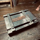 手工錾刻操作台錾刻板錾刻台錾花板錾花台錾花錾刻铁板铁台操作台