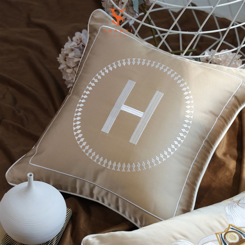 抱枕沙发客厅丝感刺绣马抱枕套不含芯轻奢靠垫车载靠枕.简约大靠