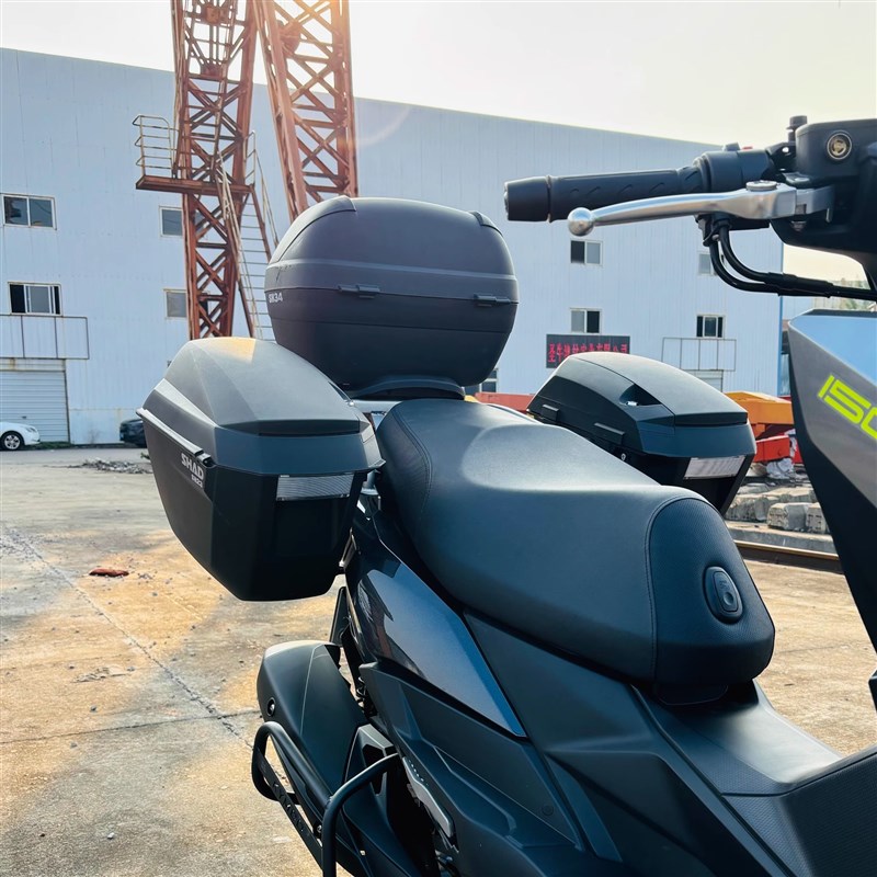 适用夏德摩托车快拆防水尾箱边箱三箱摩旅通用后备箱工具侧挂箱