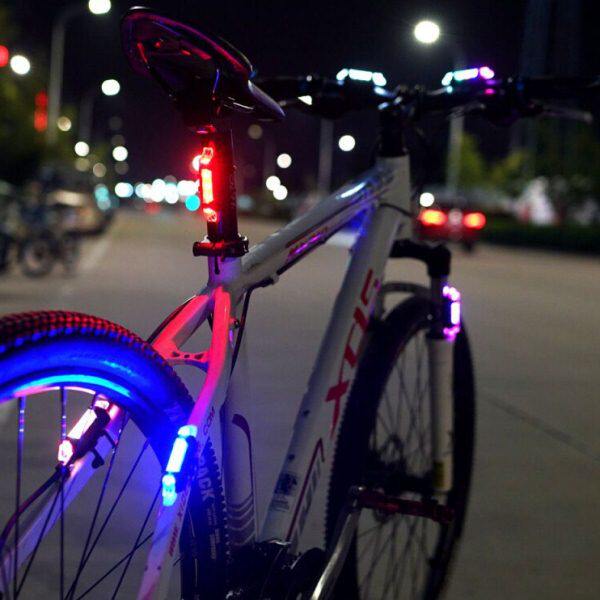 儿童自行车闪灯夜间小夜灯警示装饰配件大全通用夜光骑行闪光尾灯