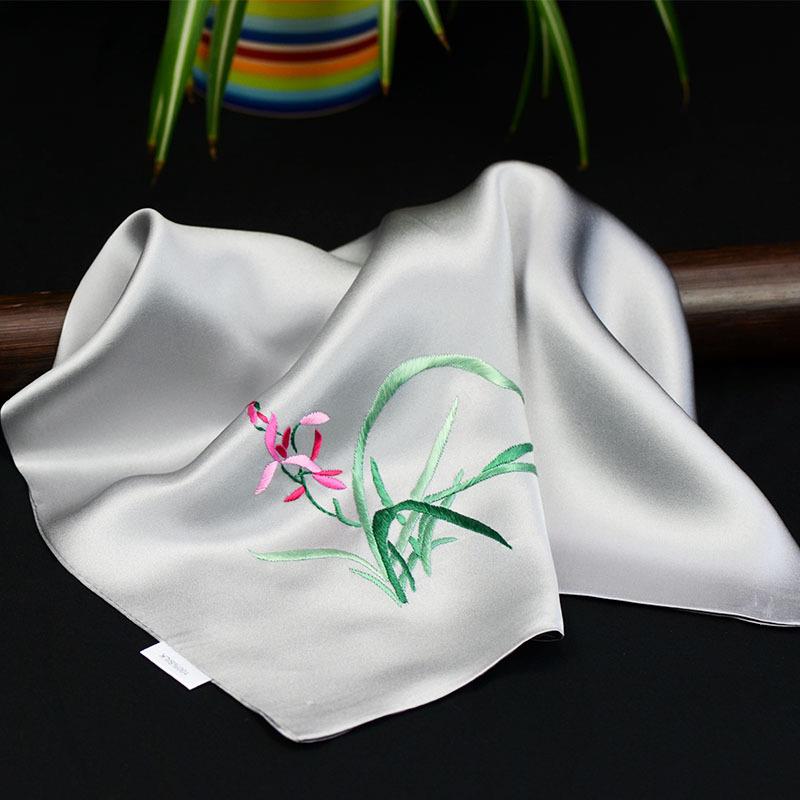 供应新款中国风真丝《幽兰》手工刺绣苏绣男女手帕手绢