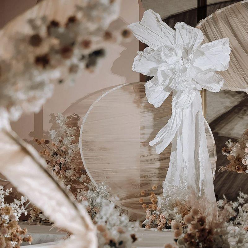 巨型纸花婚庆新款美陈花艺场地大花皱纹花纸艺婚礼鸾尾花装饰摆件