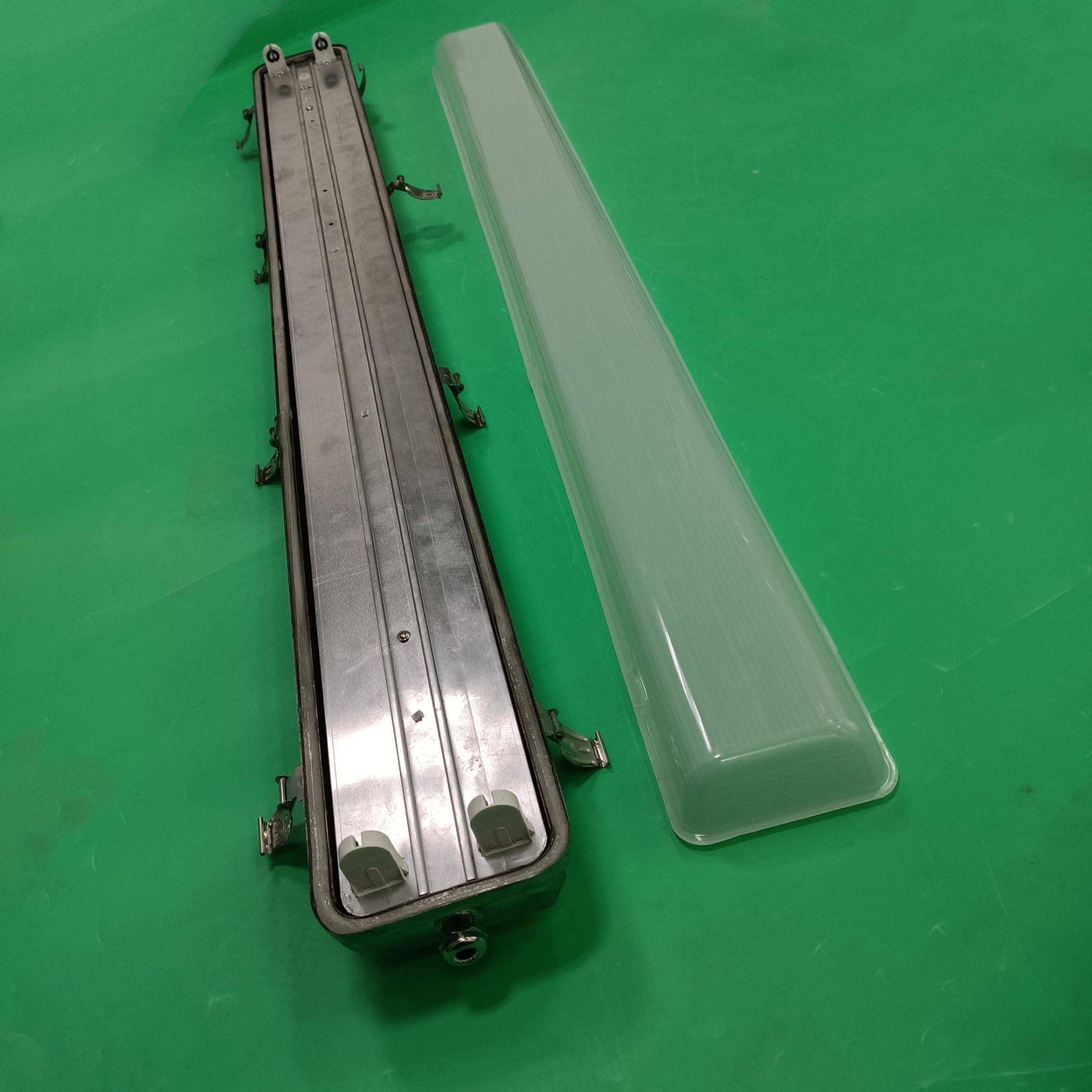 应急不锈钢三防灯套件t8不锈钢三防灯支架甘肃贴片应急led三防灯