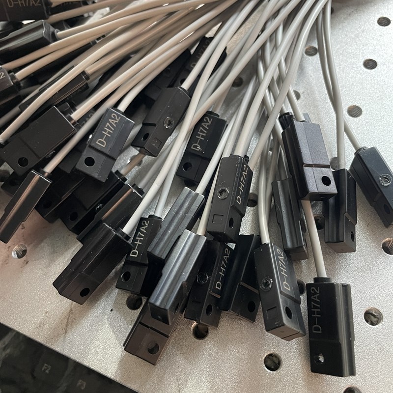 SMC型磁性开关感应传感器D-H7A2 D-H7A2SAPC SDPC M8航空插三芯