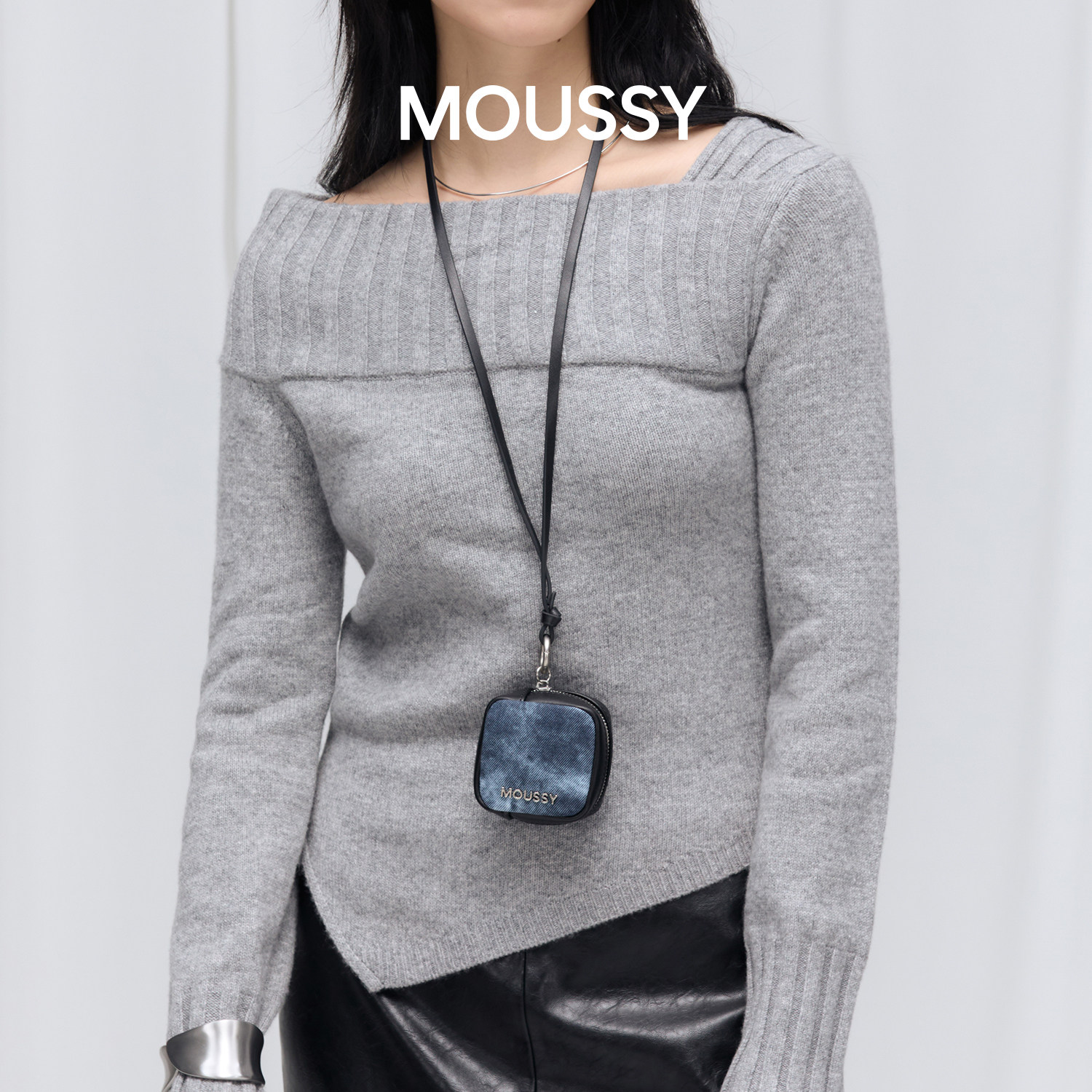 MOUSSY Geek Chic系列零钱包挂脖项链女士包包仿牛仔复古风挂包