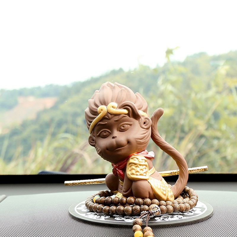 齐天大圣孙悟空汽车摆件创t意车上车内中控台可爱猴子公仔装饰车