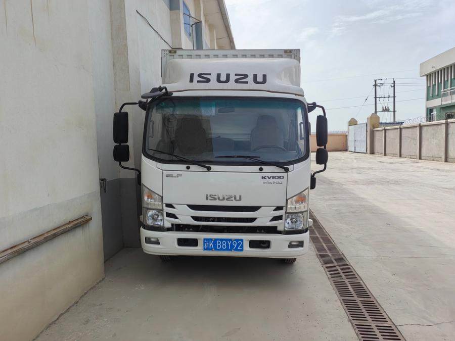 1月3日吐鲁番庆铃牌QL5043XXYBUHAJ轻型厢式货车车牌新KB8Y92网络拍卖公告
