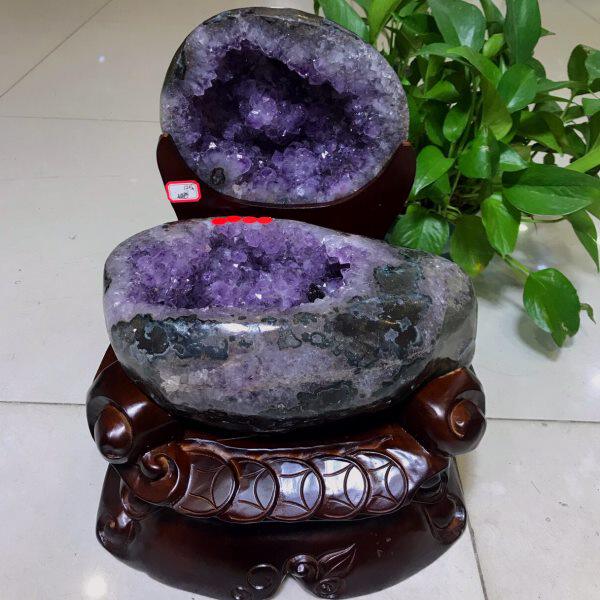 乌拉圭紫晶聚宝盆带黑色方解石