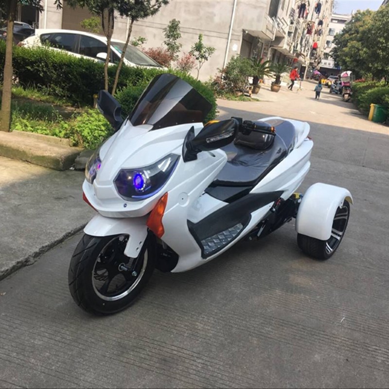 电动三轮沙滩车成人大型跑踏板三轮马杰斯特电池摩托赛车