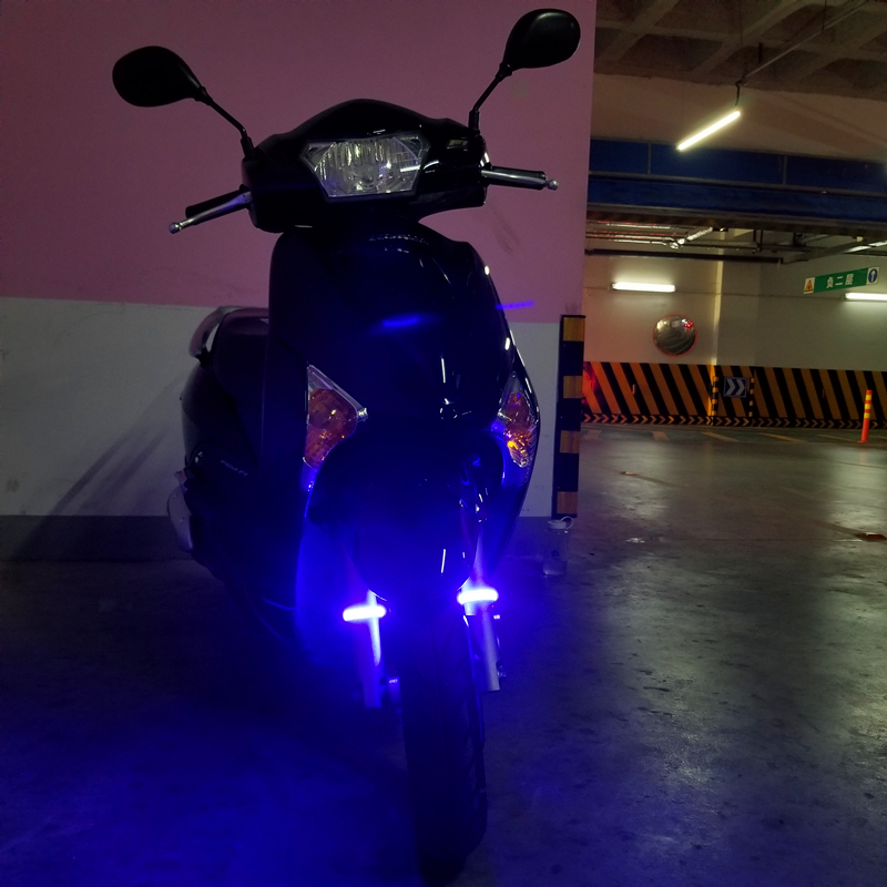 电动车LED防水装饰灯带爆闪警示灯管踏板摩托车底盘改装战警尾灯