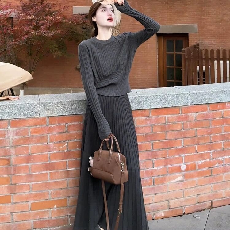 法式高级感灰色针织连衣裙子女早秋季2025新款小个子气质长裙套装