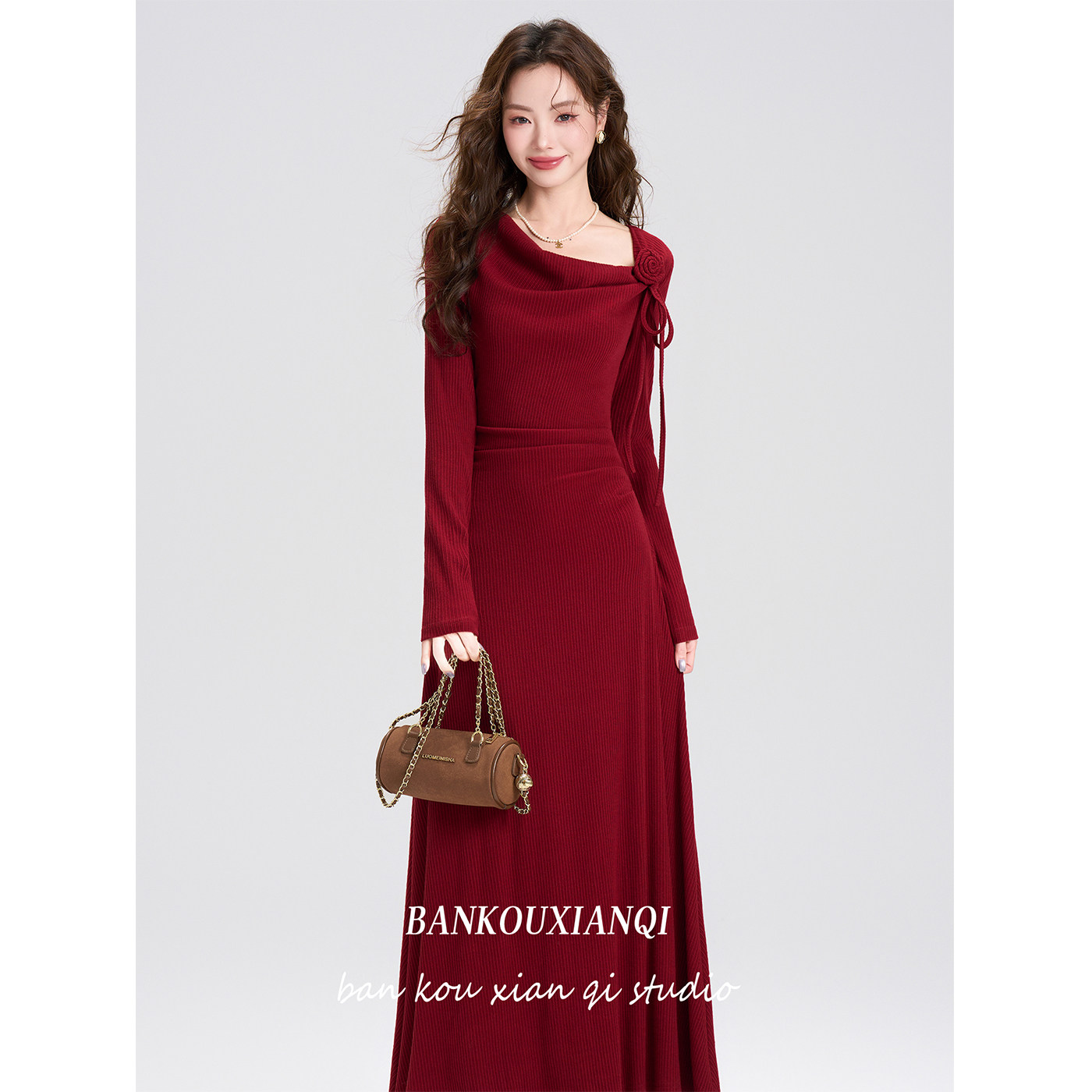 半口仙气秋季新款红色赫本风长袖针织连衣裙收腰气质长裙回门服女