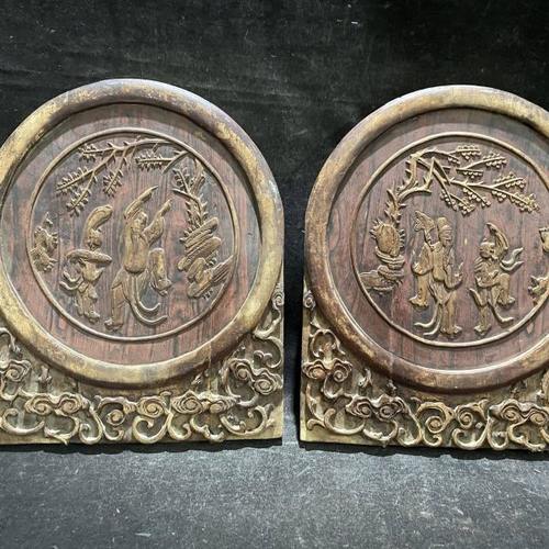 清代水楠木浮雕携琴访友老木雕花板一对