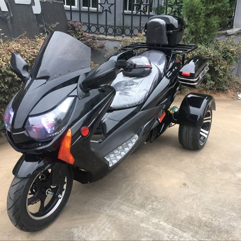 电动三轮沙滩车成人大型跑踏板三轮马杰斯特电池摩托赛车