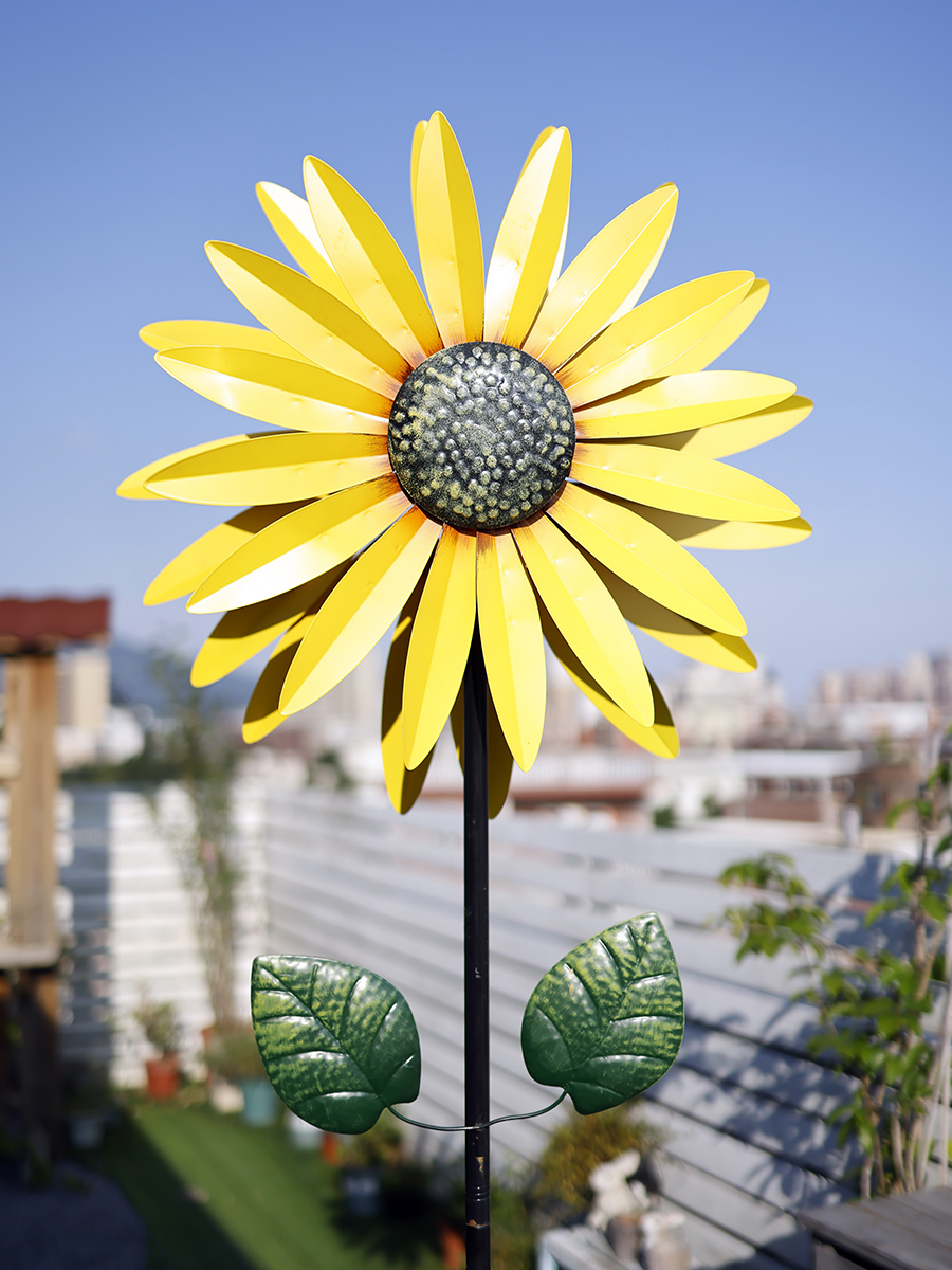 向日葵大a风车民宿别墅露台创意景观摆件铁艺户外花园装饰旋转庭