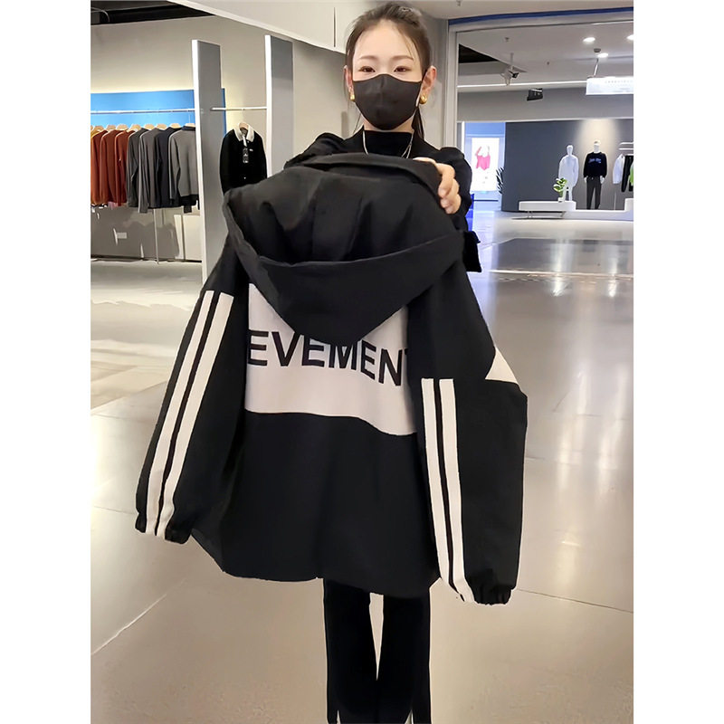 连帽休闲冲锋衣短外套女款秋季2025新款爆款流行夹棉加厚棒球服