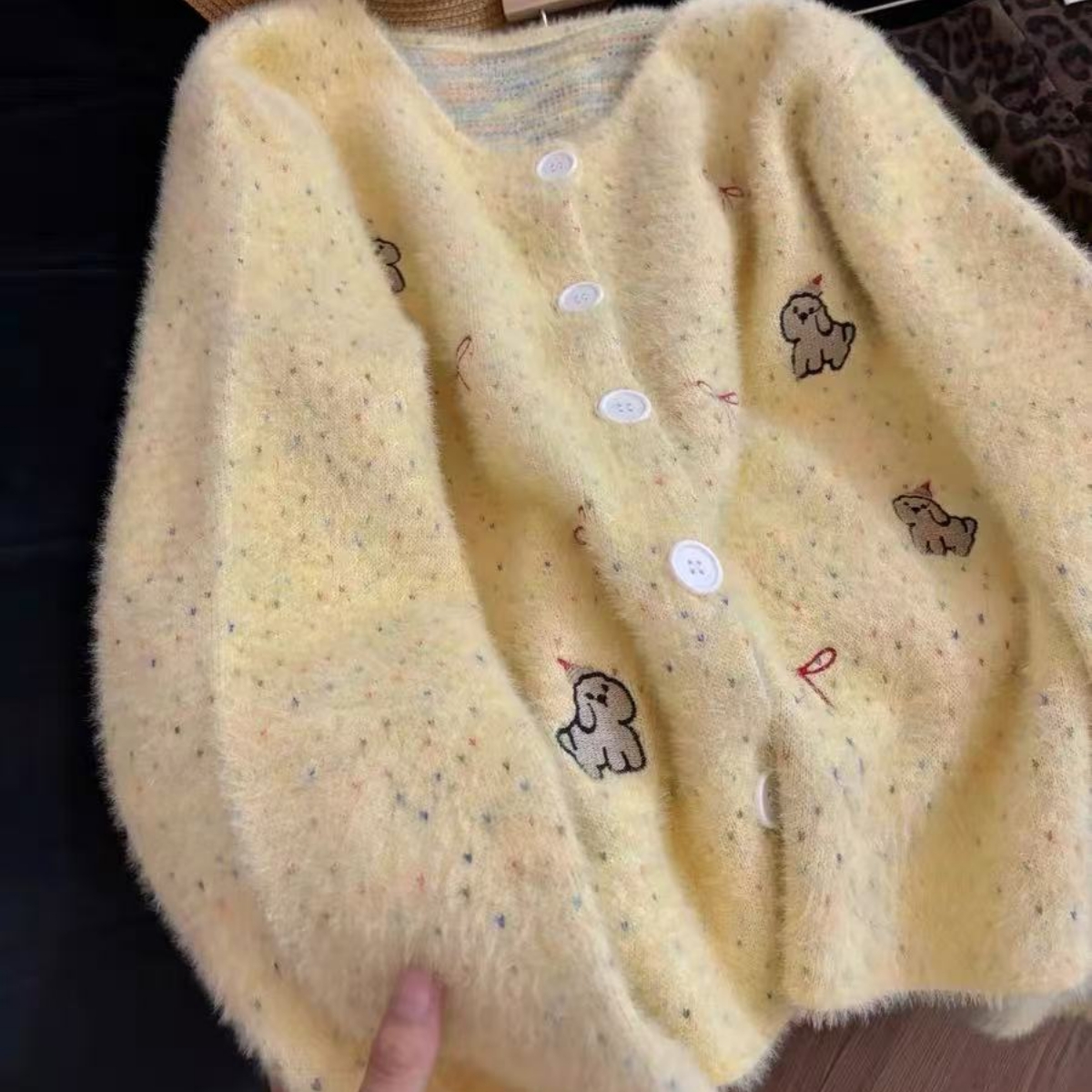 柔软马海毛卡通刺绣奶黄色秋冬宽松显瘦圆领开衫毛衣外套女潮