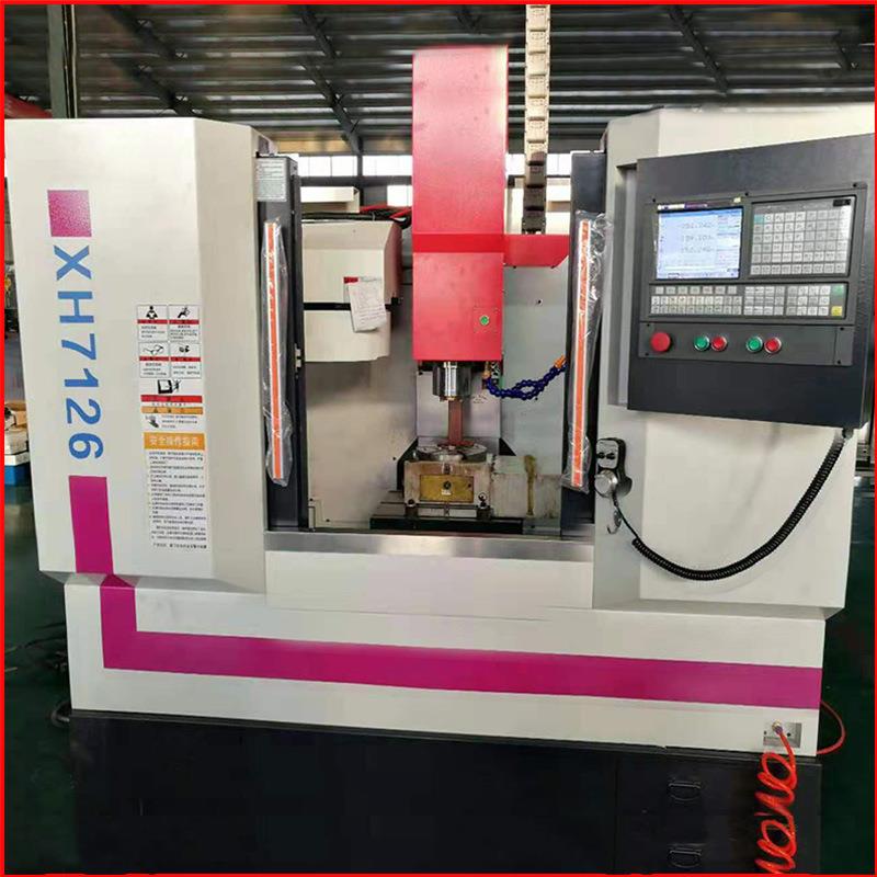 厂家定制小型立式数控铣床x7126数控加工中心C全自动多功能铣床