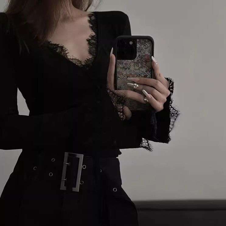 纯欲V领蕾丝打底衫女黑色