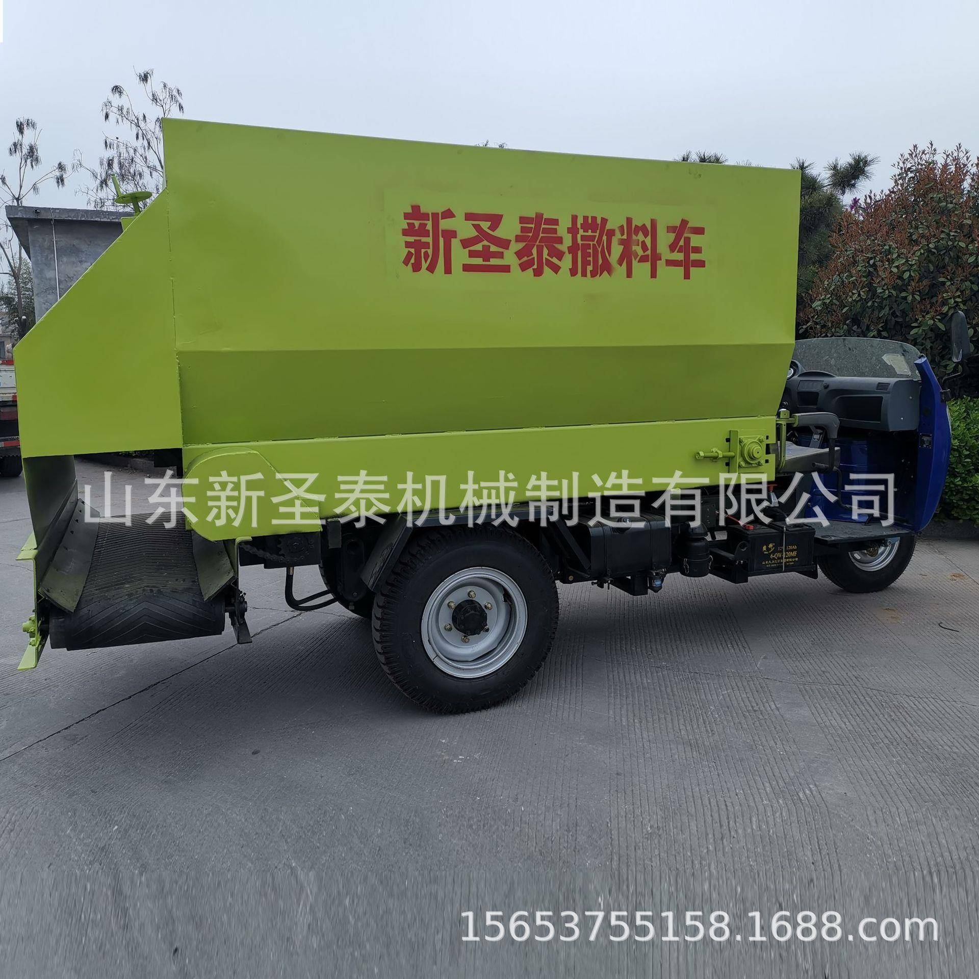 三轮饲料搅拌撒料车养殖三轮电动撒料车